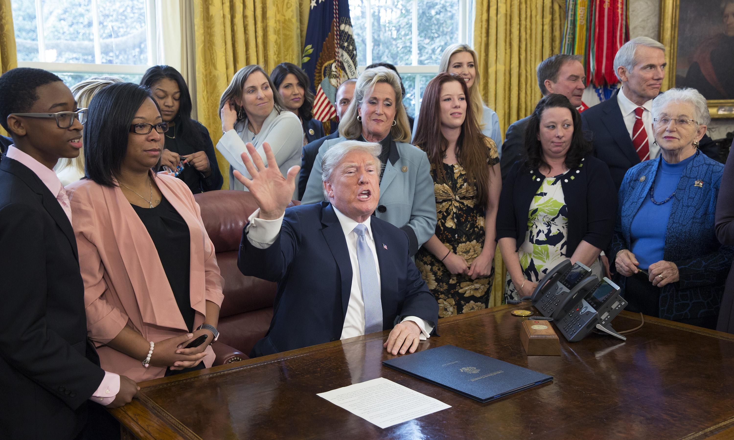 Трамп рассматривает 8 объектов для возможного удара по Сирии – СМИ Трамп рассматривает 8 объектов для возможного удара по Сирии – СМИ