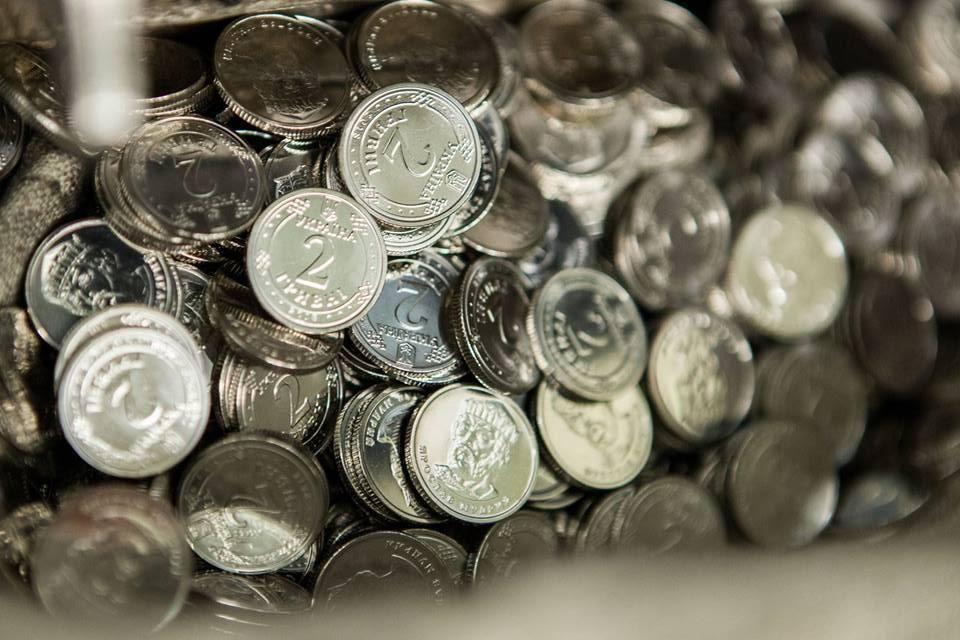 Монеты 1 и 2 гривны начнут выпускать в апреле 2018 в Украине