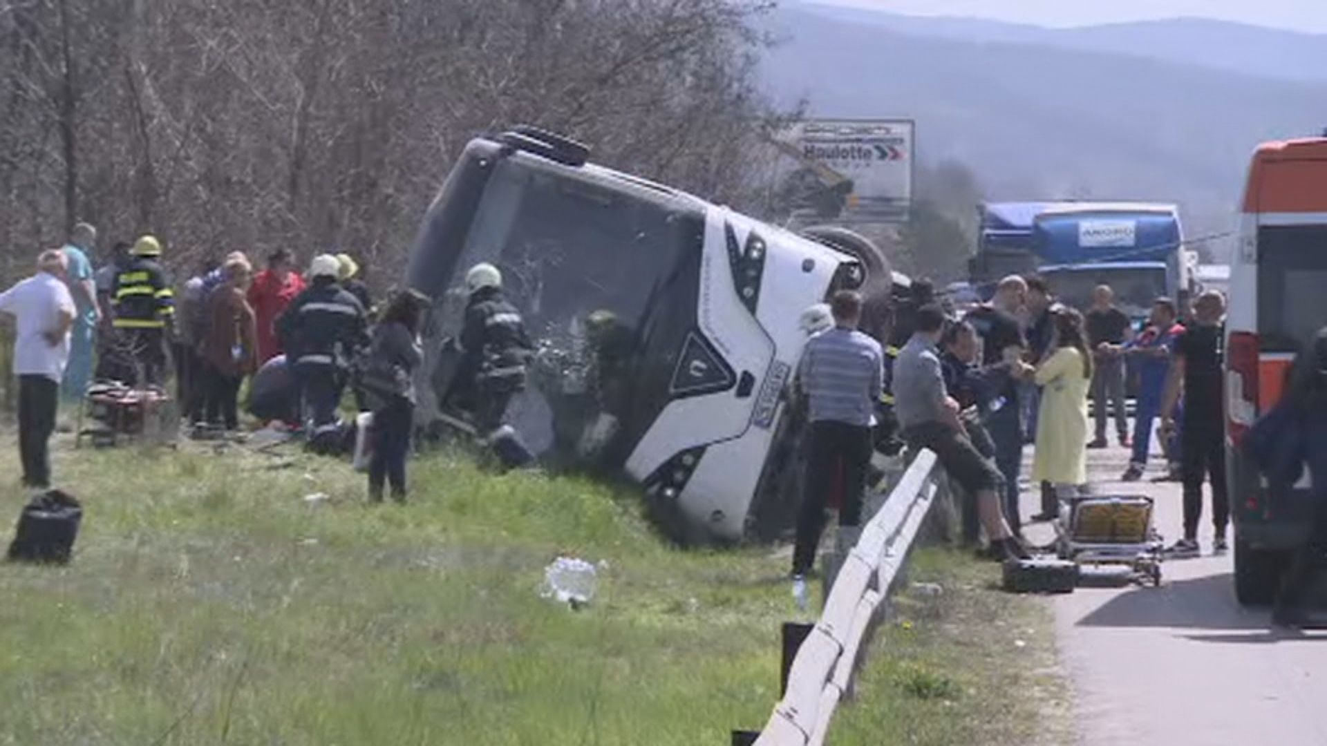 Жахлива ДТП у Болгарії: перекинувся автобус з пасажирами, є загиблі