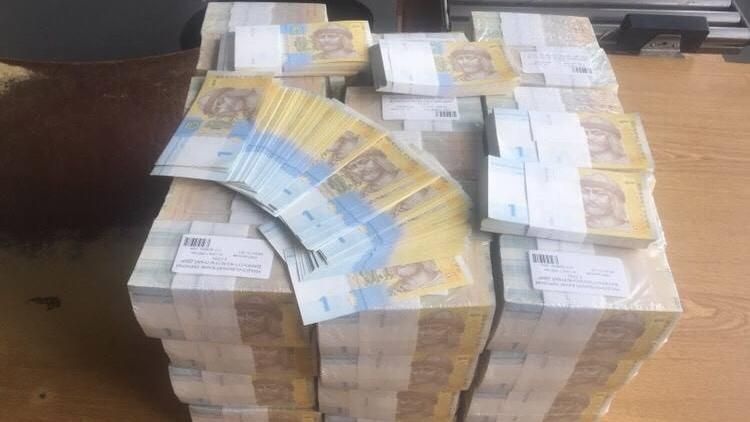 Українець хотів переслати до Китаю 24 кілограми купюр по 1 гривні Українець хотів переслати до Китаю 24 кілограми купюр по 1 гривні