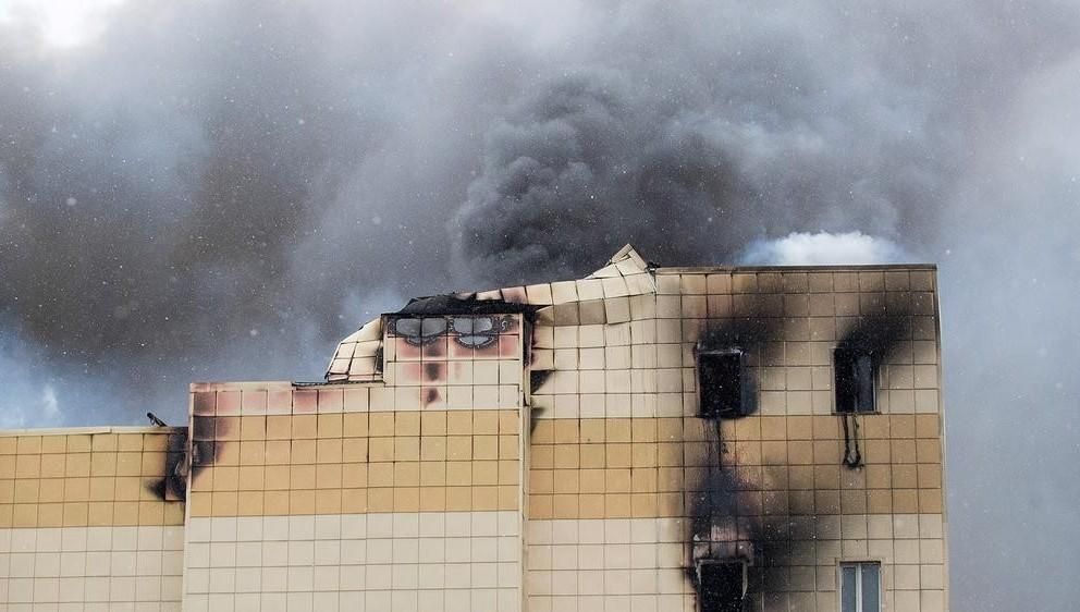 Відвідувачі ТЦ "Зимова вишня" могли вибратися з будівлі лише перші п'ять хвилин, – МНС Росії Відвідувачі ТЦ "Зимова вишня" могли вибратися з будівлі лише перші п'ять хвилин, – МНС Росії