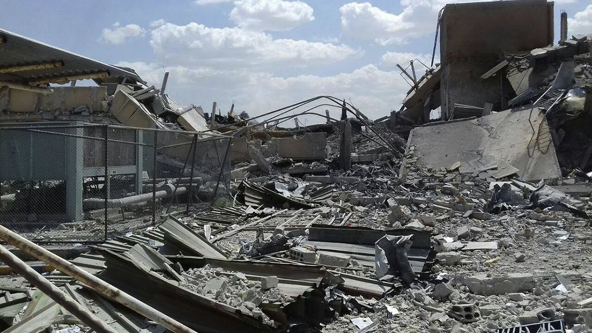Сирійські ЗМІ показали фото руйнувань хімічного інституту внаслідок удару США та союзників Сирійські ЗМІ показали фото руйнувань хімічного інституту внаслідок удару США та союзників