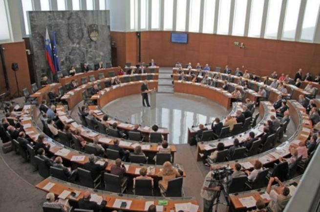 Президент Словении распустил парламент и сообщил, когда состоятся внеочередные выборы