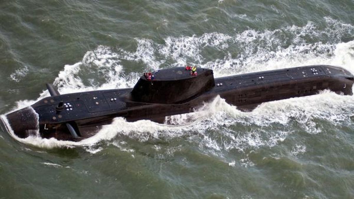 Російські кораблі "полювали" за британським підводним човном під час атаки у Сирії Російські кораблі "полювали" за британським підводним човном під час атаки у Сирії