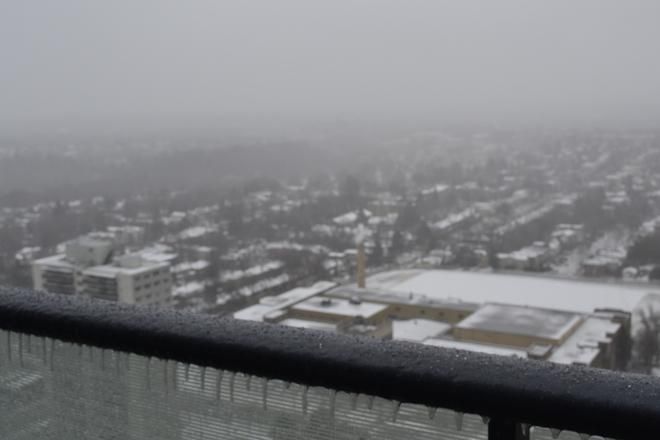 В Торонто из-за ледяного дождя со снегом произошло уже более 550 ДТП