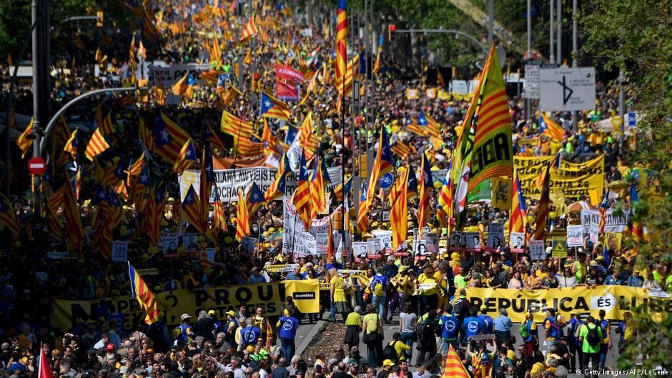В Барселоне требуют освободить каталонских политзаключенных