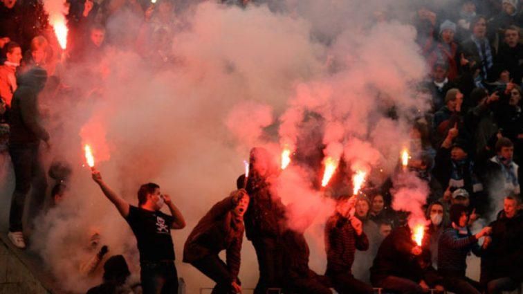 Фанати "Динамо" побилися з поліцією після матчу з "Шахтарем": відео