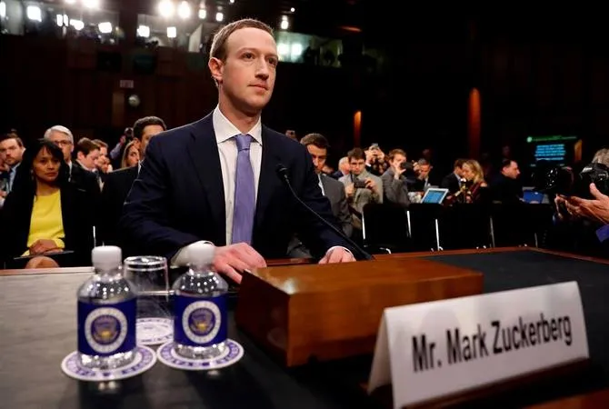 Марк Цукерберг в Сенате США Марк Цукерберг в Сенате США