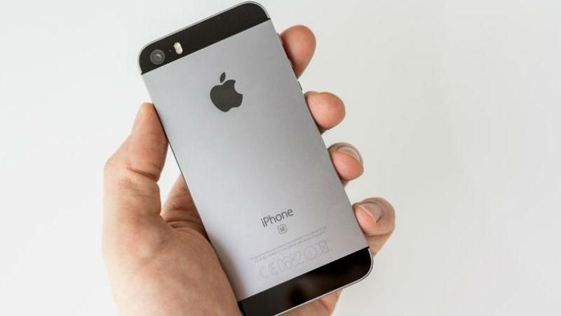 Восени iPhone SE істотно подешевшає