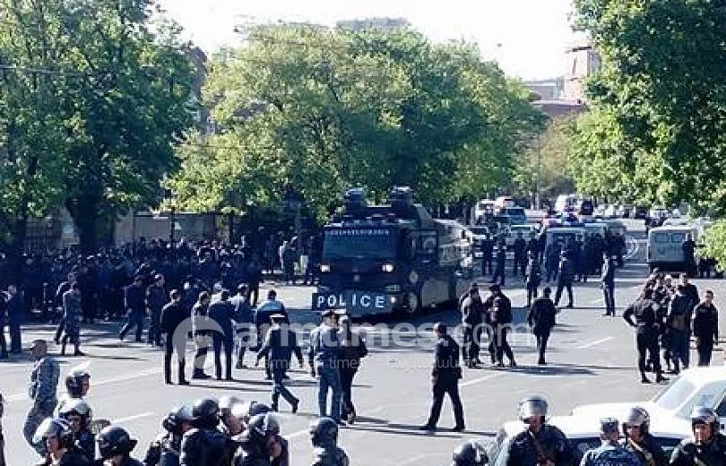 Єреван, протести, поліція, водомети 