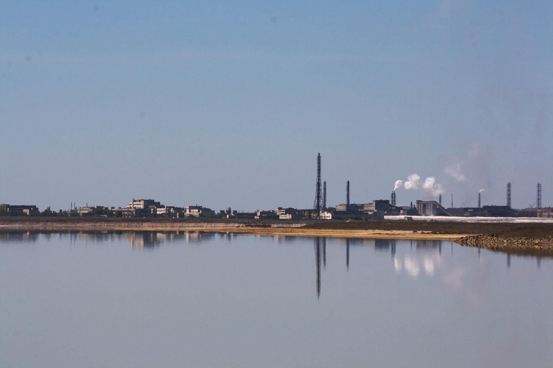 Завод Фірташа в окупованому Криму створив екологічну катастрофу на Херсонщині  