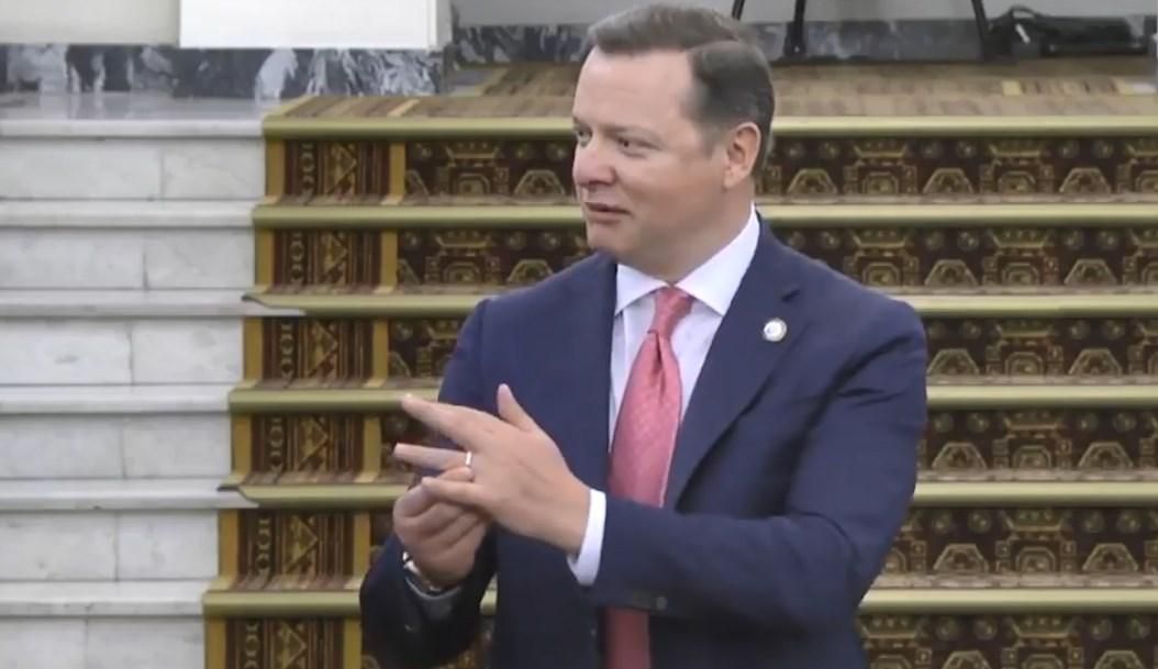 Наречений Ляшко похвалився обручкою та розсекретив дату весілля: відео Наречений Ляшко похвалився обручкою та розсекретив дату весілля: відео