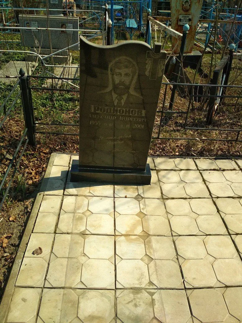 Донбас, кладовище, крадіжки, метал, Єнакієво Донбас, кладовище, крадіжки, метал, Єнакієво