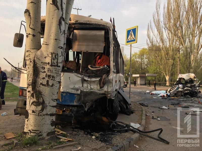 В Кривом роге ужасное ДТП: по меньшей мере 7 человек погибли, 12 пострадали