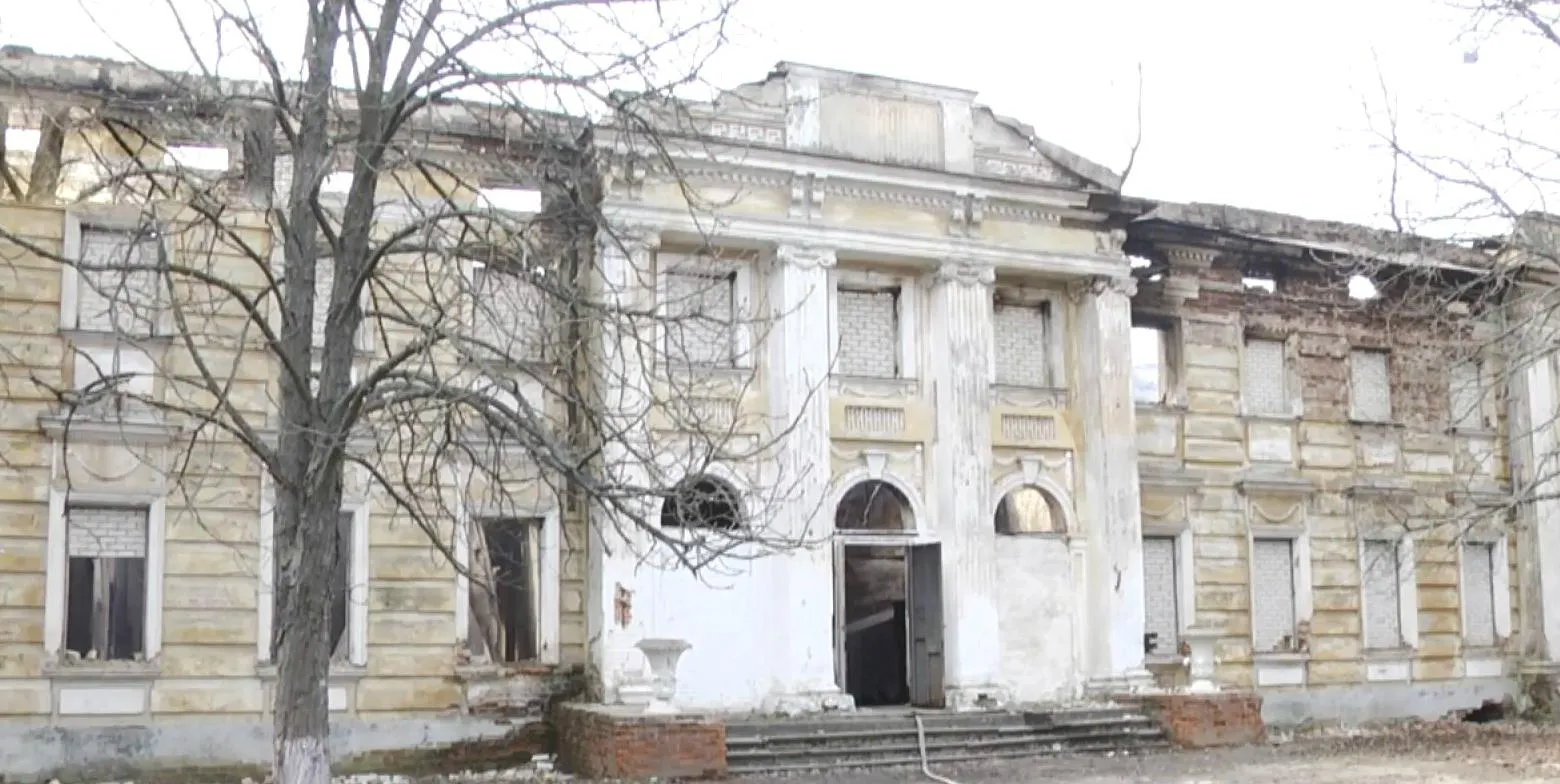 Палац Шидловських після пожежі