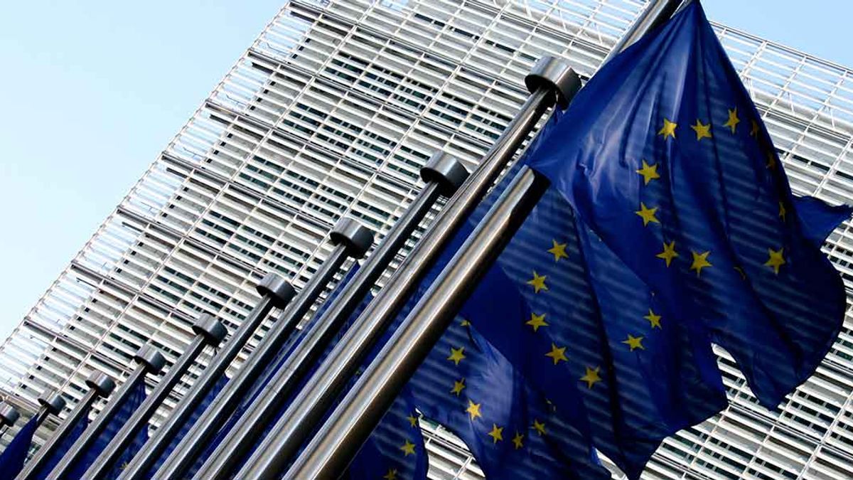 Еврокомиссия рекомендовала начать переговоры о принятии двух стран в ЕС