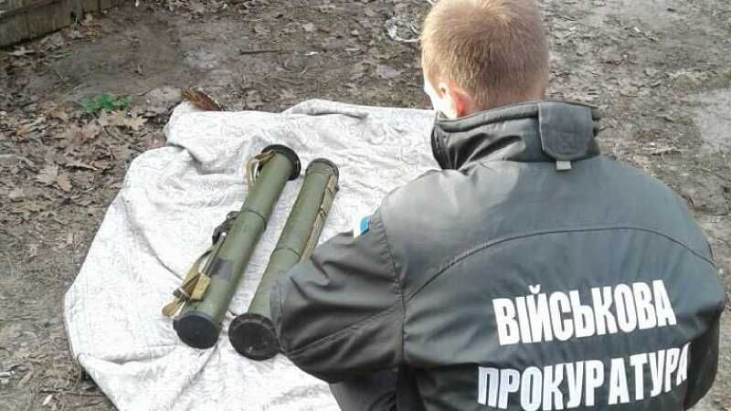 "Підприємливий" контрактник продавав гранатомети, привезені з фронту