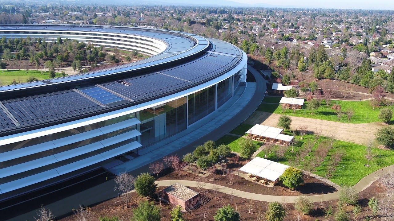 Apple напомнила о свободной от полетов зоне над Apple Park: последнее видео над кампусом компани
