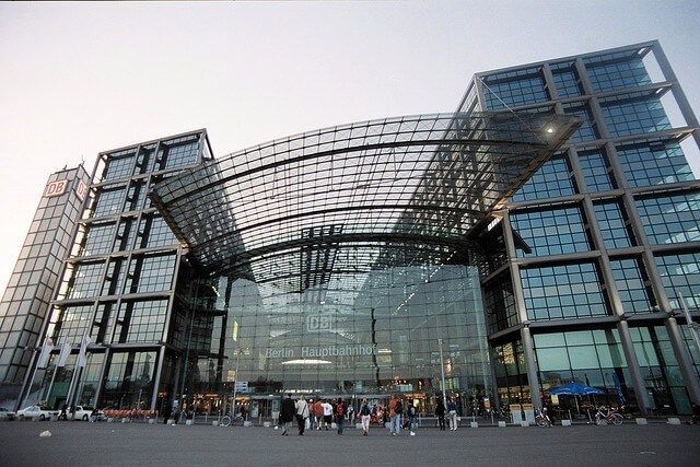 На главном вокзале Берлина нашли бомбу – возможна эвакуация тысяч человек На главном вокзале Берлина нашли бомбу – возможна эвакуация тысяч человек