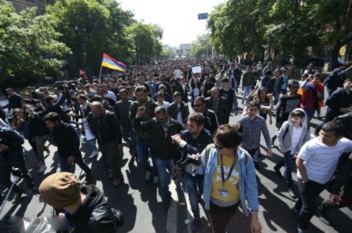 Протести в Єревані: демонстранти заблокували резиденцію прем'єр-міністра