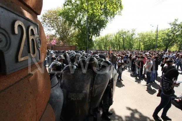 Протести в Єривані парламент