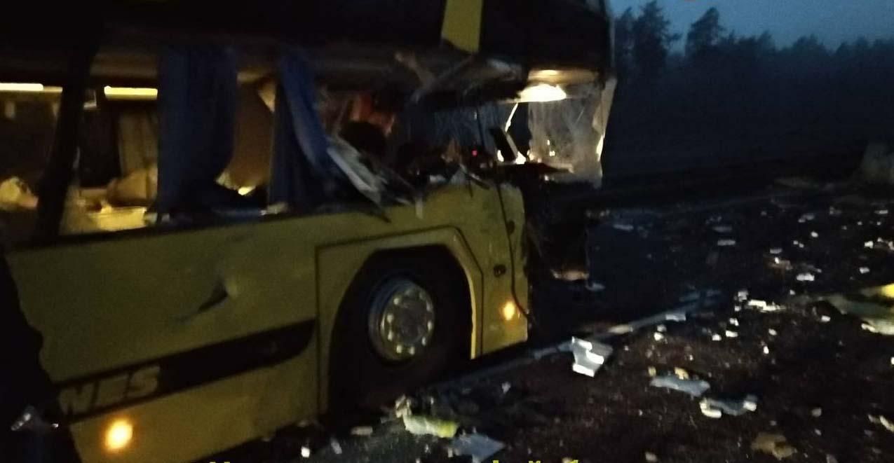 У Польщі автобус з українцями, які поверталися з Чехії потрапив у жахливу ДТП: фото (Виправлено)