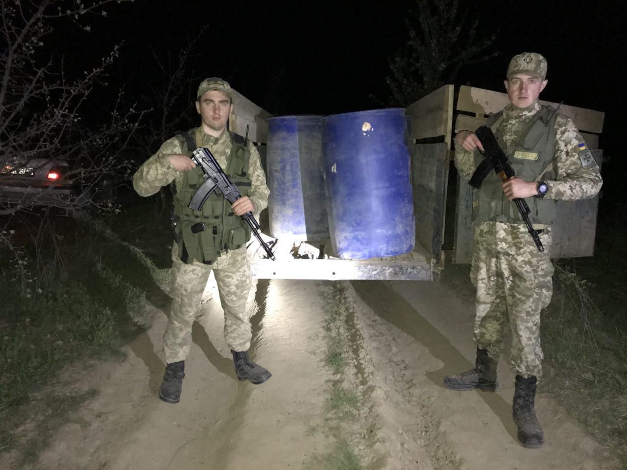 Біля кордону з Молдовою затримали мотоблок із рекордною кількістю спирту