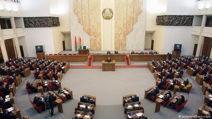В Білорусі прийняли закон, який посилює контроль над ЗМІ і забороняє анонімність в Інтернеті