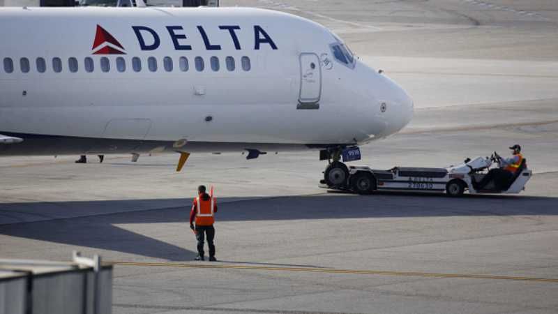 У США знову під час польоту загорівся літак: з'явились фото і відео У США знову під час польоту загорівся літак: з'явились фото і відео