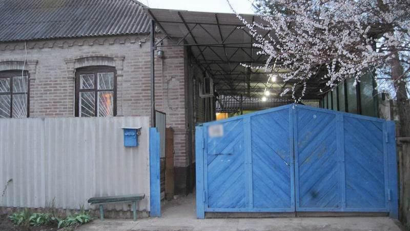 Возле дома в Краматорске разорвалась граната Возле дома в Краматорске разорвалась граната