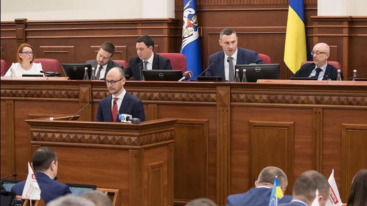 Київрада проголосувала за збереження історичних пам'яток на Поштовій площі Київрада проголосувала за збереження історичних пам'яток на Поштовій площі