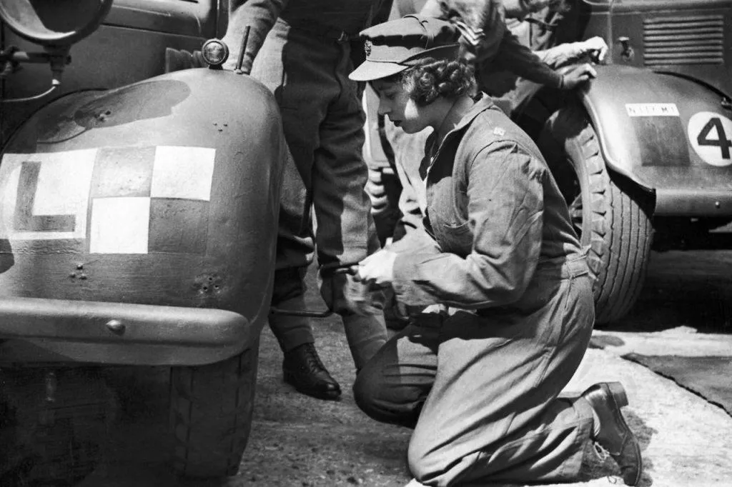 Королева Єлизавета ІІ у роки Другої світової війни Королева Єлизавета ІІ у роки Другої світової війни