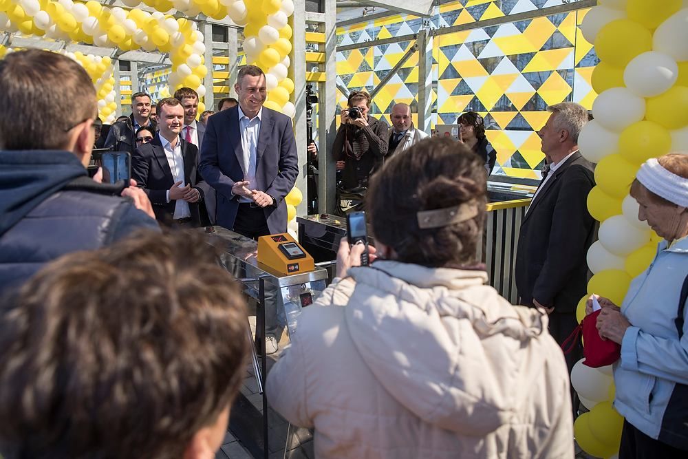 Кличко відкрив оновлену зупинку "Генерала Потапова" на Борщагівській лінії швидкісного трамвая Кличко відкрив оновлену зупинку "Генерала Потапова" на Борщагівській лінії швидкісного трамвая