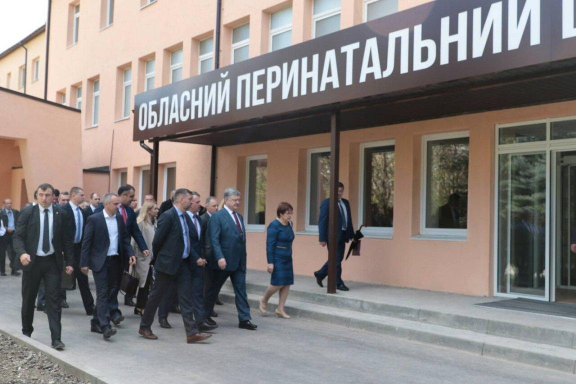 Порошенко во Львове "открыл" перинатальный центр, который так и не заработал
