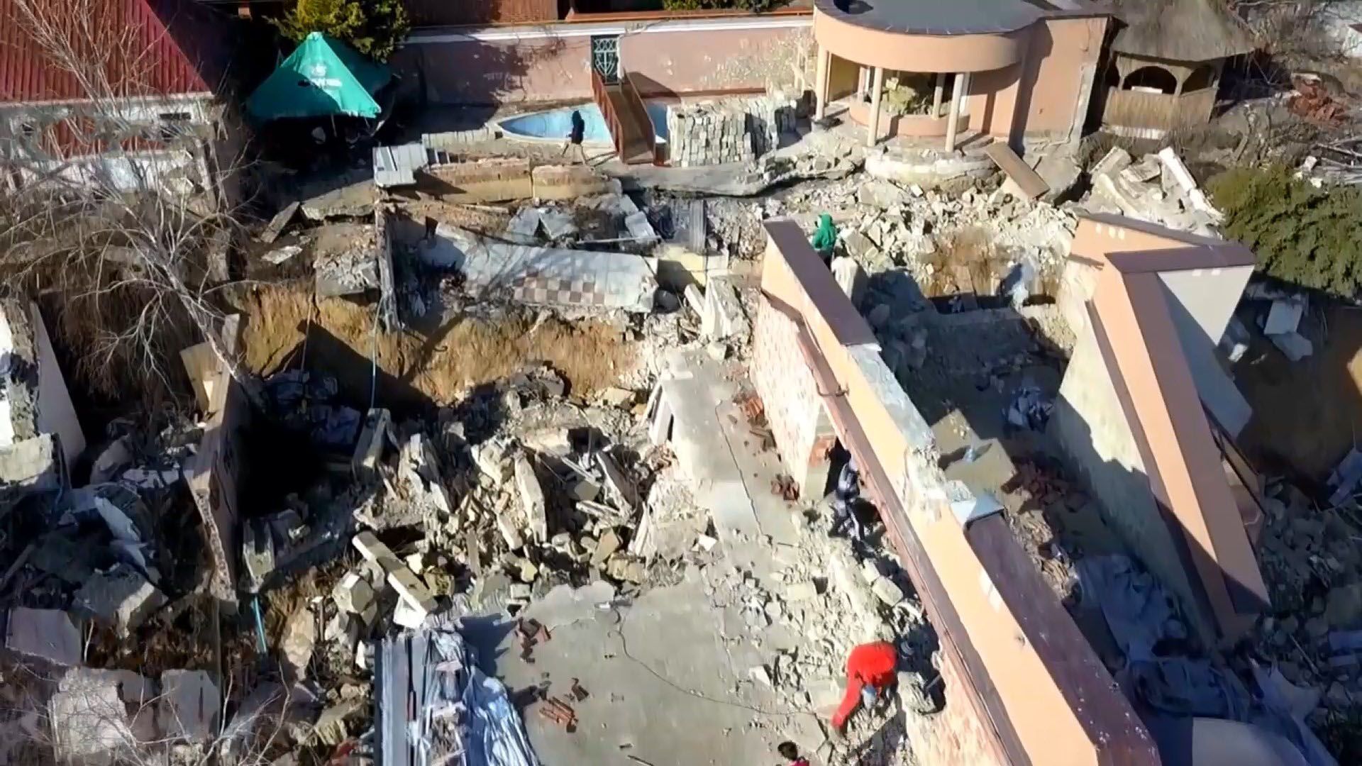 В Одессе дома просто исчезают в провалах: фото ужасных оползней В Одессе дома просто исчезают в провалах: фото ужасных оползней