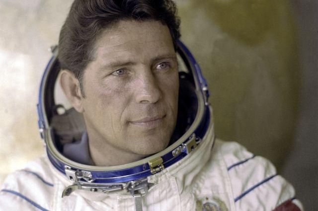 Помер відомий український космонавт Володимир Ляхов Помер відомий український космонавт Володимир Ляхов