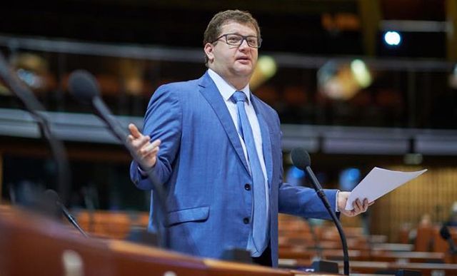 Полиция оштрафовала народного депутата за нарушение правил дорожного движения Полиция оштрафовала народного депутата за нарушение правил дорожного движения