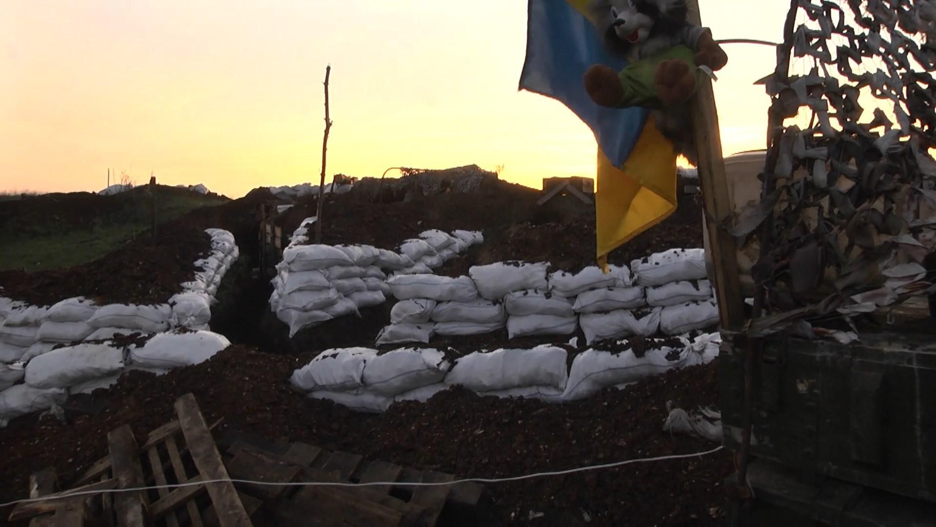 Террористы всю ночь обстреливали украинских бойцов под Горловкой: репортаж с передовой