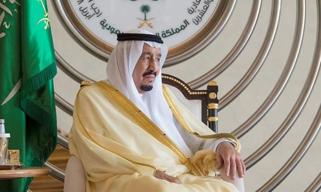 Стрельба и взрывы слышны в районе резиденции короля Саудовской Аравии, – СМИ