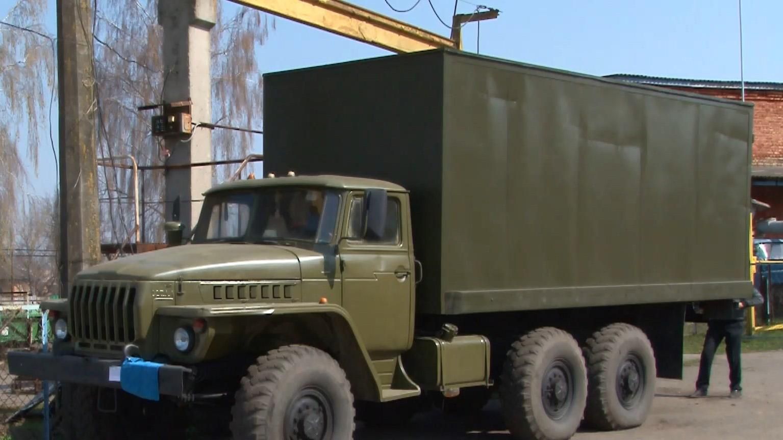 Украинец самостоятельно отремонтировал автомобиль для военных на Востоке: впечатляющие фото