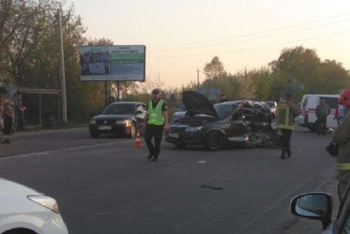 На Прикарпатті зіткнулися маршрутка і легковик: дві людини загинули На Прикарпатті зіткнулися маршрутка і легковик: дві людини загинули