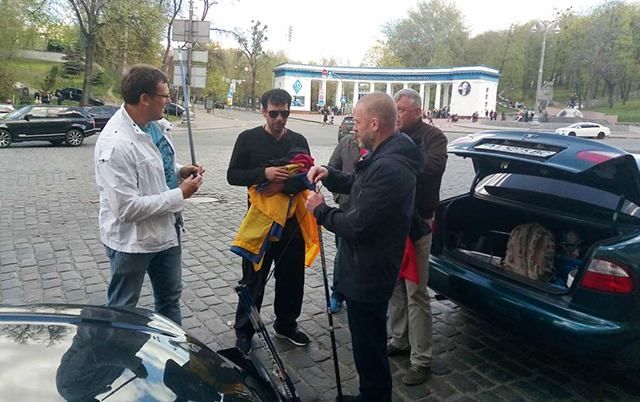 До Луценка їдуть протестувальники: відомі деталі До Луценка їдуть протестувальники: відомі деталі