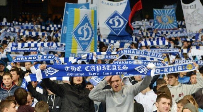 У Львові футбольні фанати побили водія маршрутки У Львові футбольні фанати побили водія маршрутки