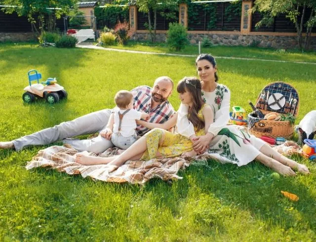 Сім'я Маші Єфросиніної на пікніку