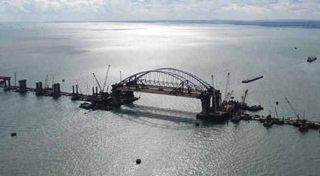 На Крымском мосту возникла новая серьезная проблема: в сети показали фото На Крымском мосту возникла новая серьезная проблема: в сети показали фото