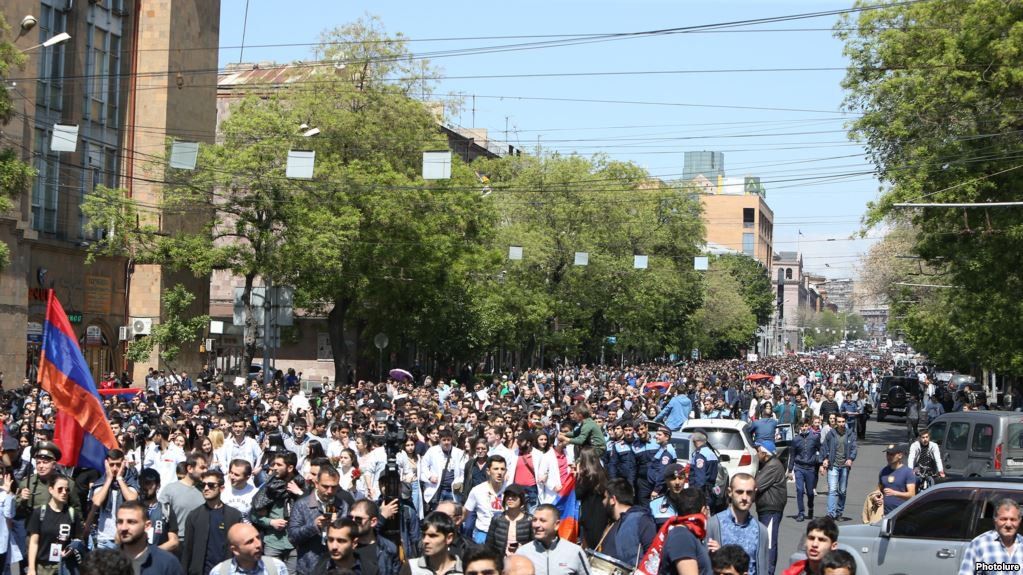 Почему армяне продолжают протесты даже после отставки Саргсяна Почему армяне продолжают протесты даже после отставки Саргсяна