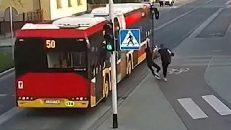 Почти убила подругу: нелепая шутка чуть не обернулась ужасной смертью Почти убила подругу: нелепая шутка чуть не обернулась ужасной смертью