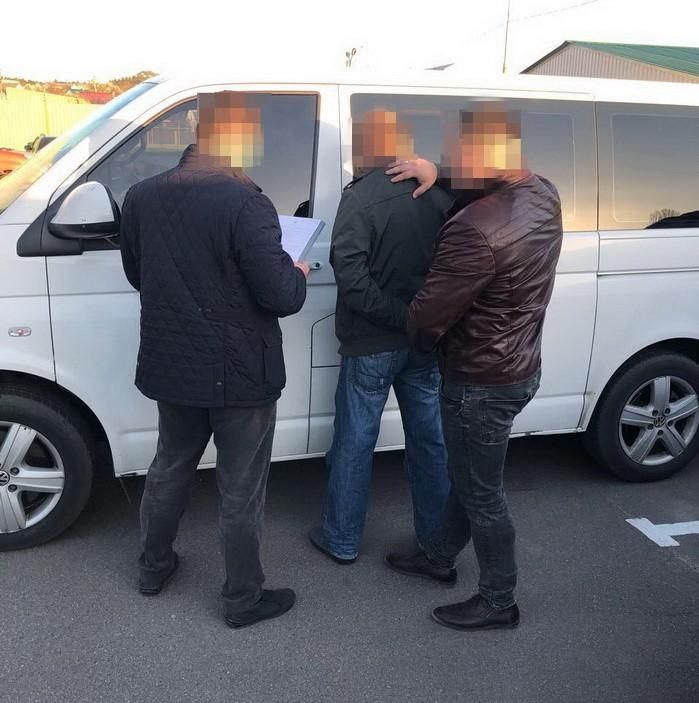 В СБУ викрили злочинне угруповання, члени якого переправляли нелегалів до країн ЄС В СБУ викрили злочинне угруповання, члени якого переправляли нелегалів до країн ЄС