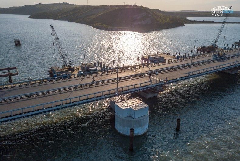 Російські блогери опублікували відео поїздки Кримським мостом