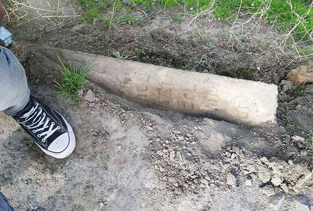 Скандал на Волині: вулицю вимостили єврейськими надгробками Скандал на Волині: вулицю вимостили єврейськими надгробками